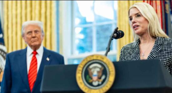 ඇමරිකානු නීතිපතිනි පෑම් බොන්ඩි ධුරයෙන් ඉවතට!